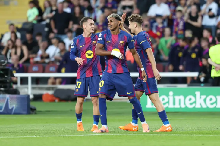 «Барселона» празднует гол