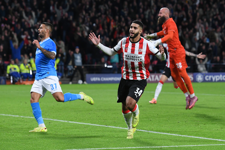 Исмаэль Сайбари празднует гол