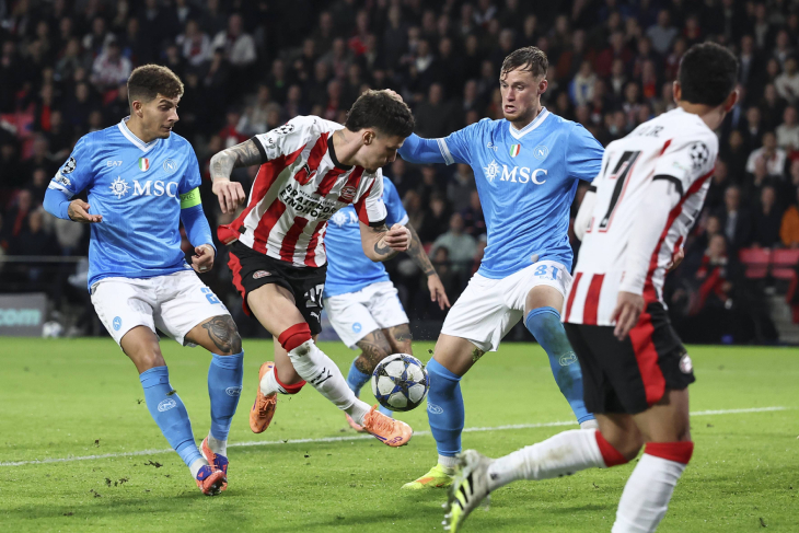 Гол Денниса Мана