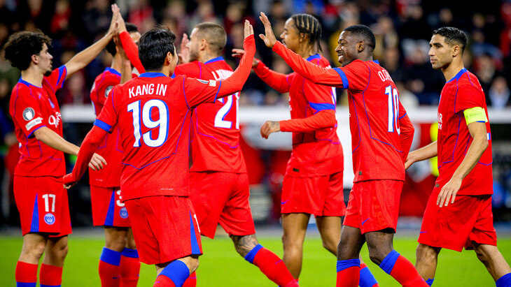 Игроки «ПСЖ» празднуют гол