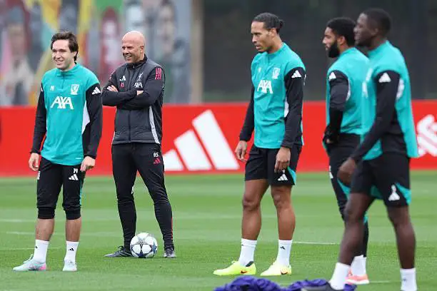 Команда в приподнятом настроении провела разминку