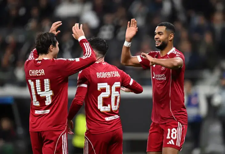 Коди Гакпо забивает после передачи Собослаи