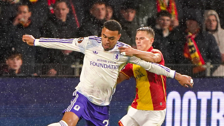 Фрагмент матча «Гоу Эхед Иглс» — «Астон Вилла»