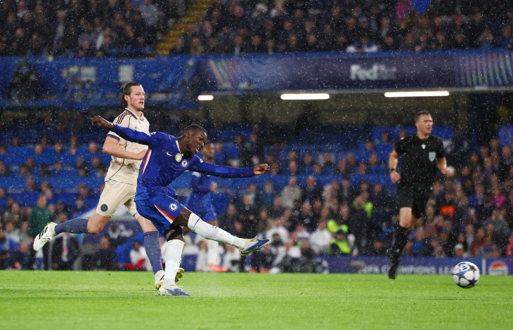 Удар Мойзеса Кайседо