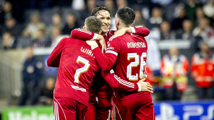 Игроки «Ливерпуля» празднуют гол