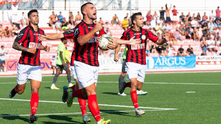 Футбольный клуб «Линкольн»