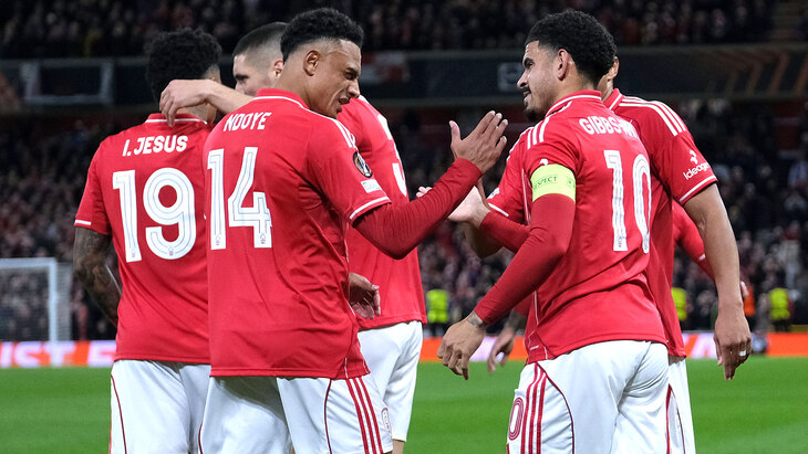 Игроки «Ноттингема» празднуют гол