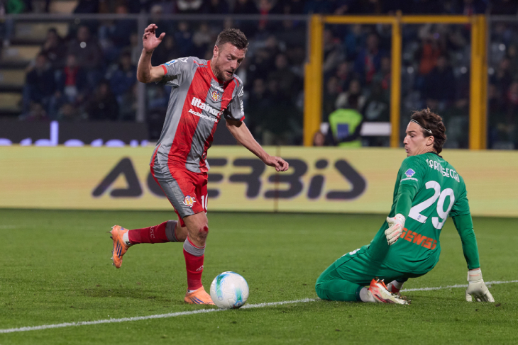 Джейми Варди забивает отменённый гол