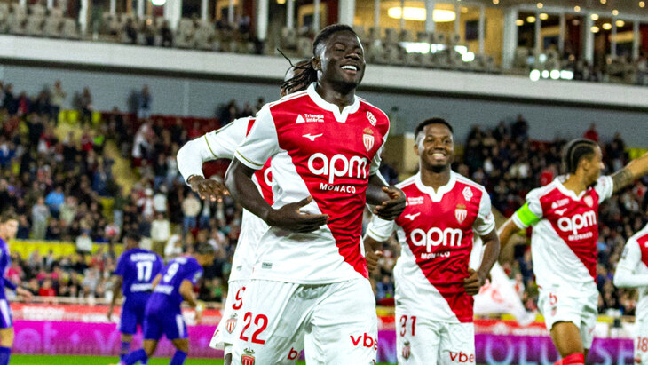 Игроки «Монако» празднуют гол