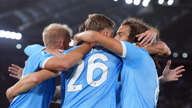 Игроки «Лацио» празднуют гол
