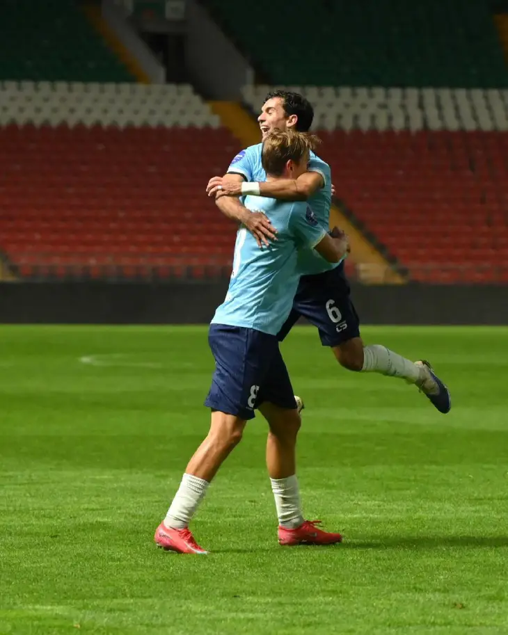 Игроки «Сочи» празднуют гол