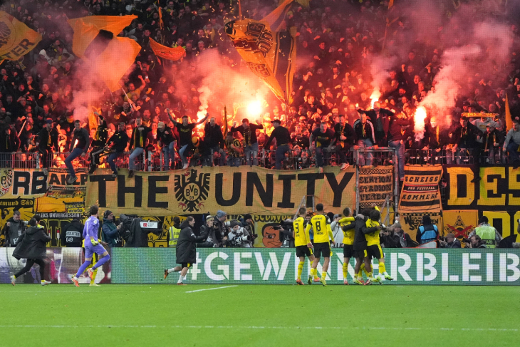 Игроки «Боруссии» празднуют победу 