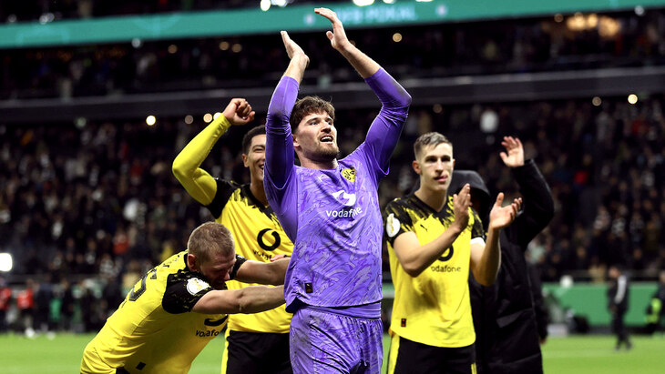 Игроки «Боруссии» празднуют победу