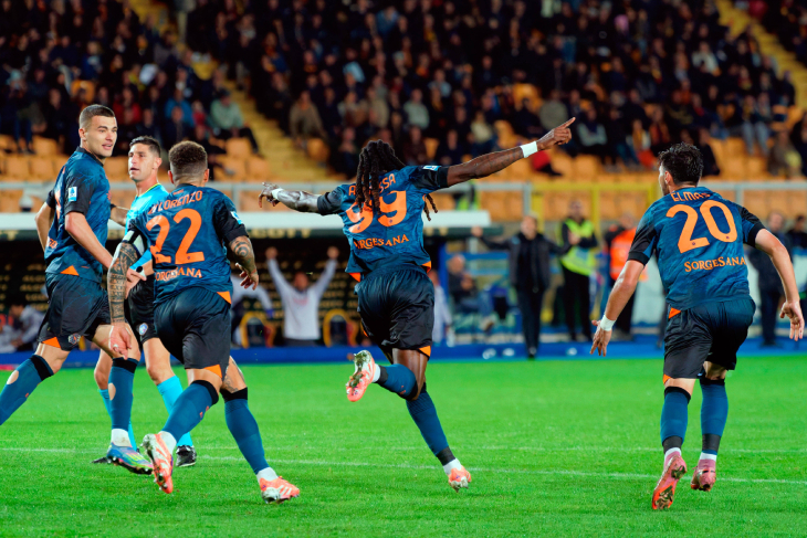 Франк Замбо-Ангисса празднует гол