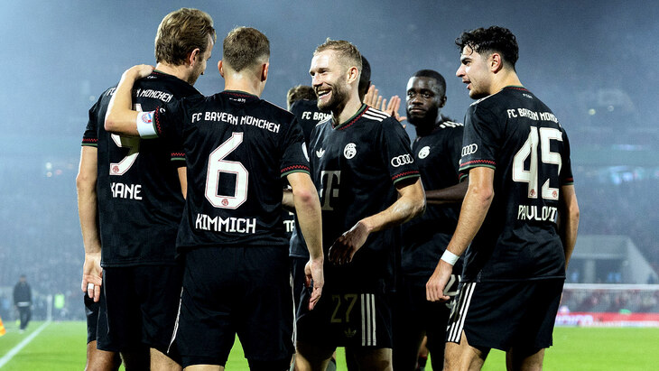 Игроки «Баварии» празднуют гол