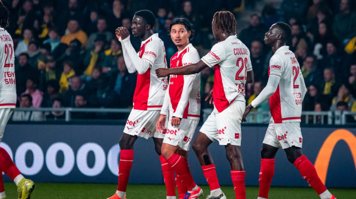 Игроки «Монако» празднуют гол