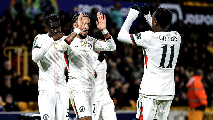 Игроки «Челси» празднуют гол