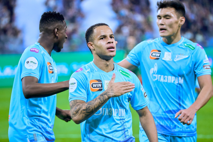 Игроки «Зенита» празднуют гол