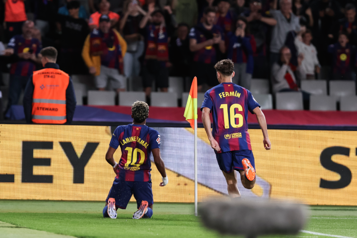 Ламин Ямаль празднует гол