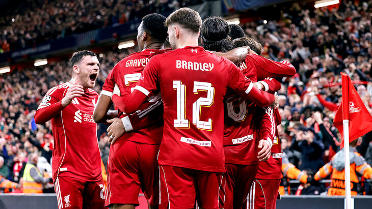 Игроки «Ливерпуля» празднуют гол