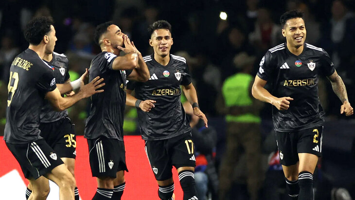 Игроки «Карабаха» празднуют гол