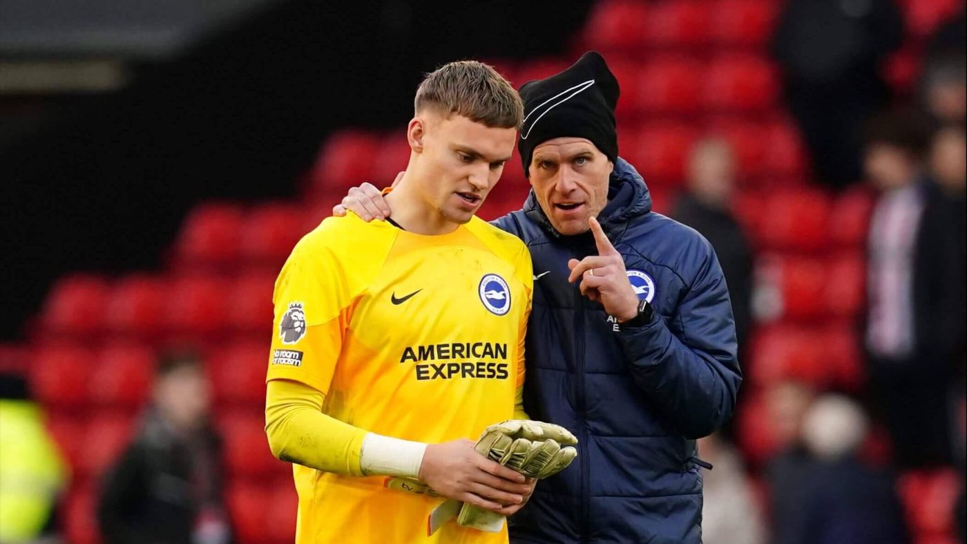 Джек Стерн и вратарь «Брайтона» Барт Вербрюгген