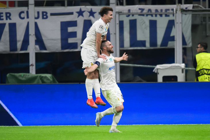 Офри Арад празднует гол