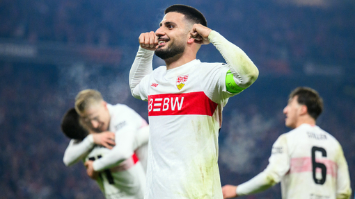 Дениз Ундав празднует гол 