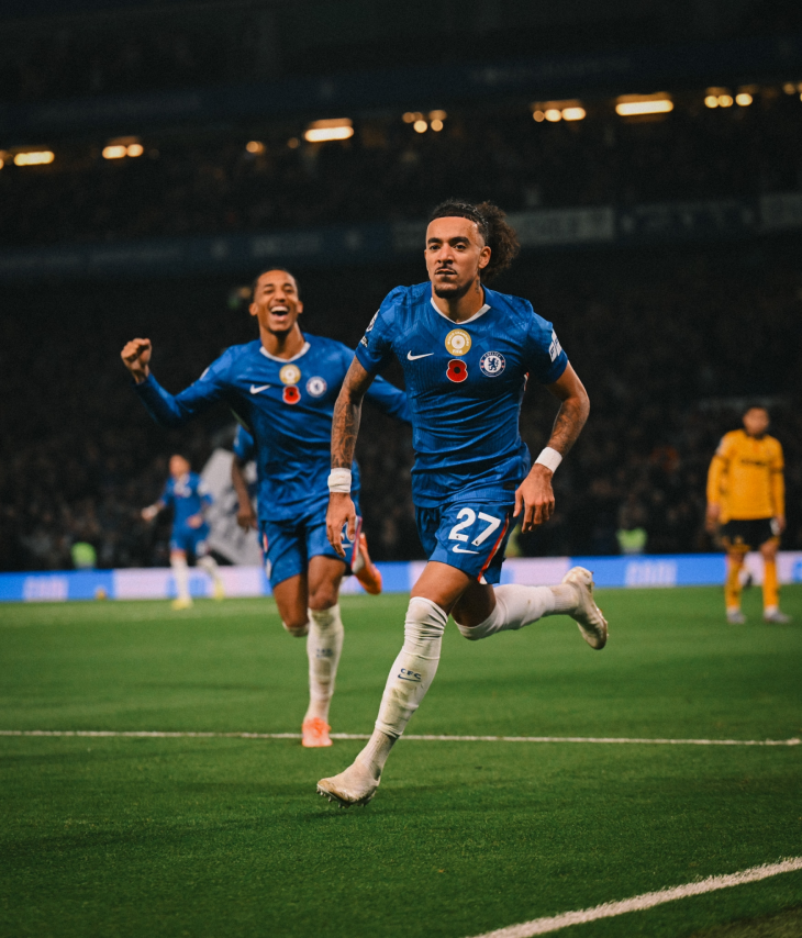 Мало Гюсто празднует гол