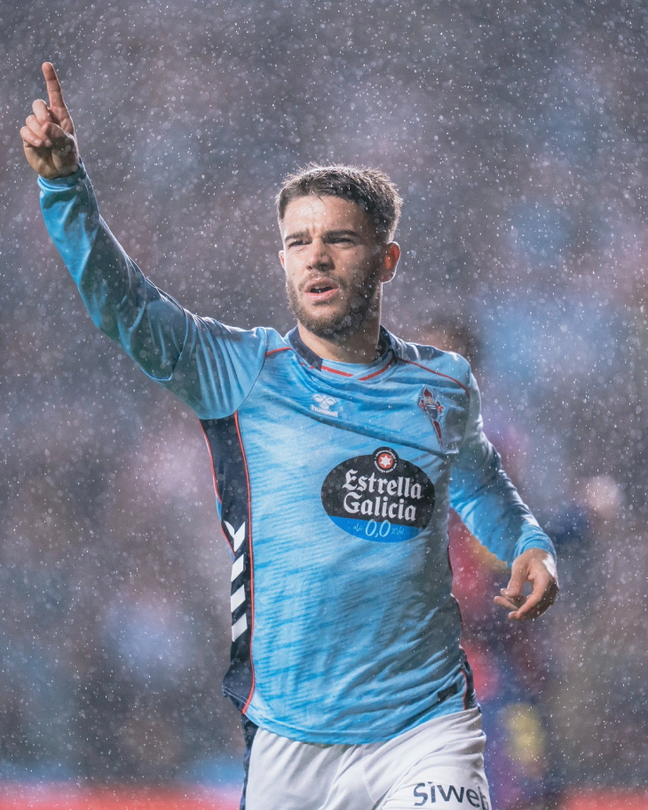 Серхио Каррейра празднует гол