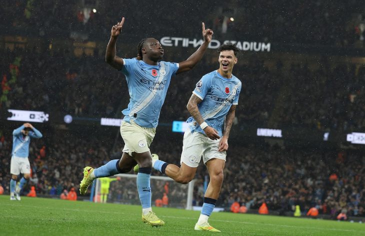 Жереми Доку празднует гол