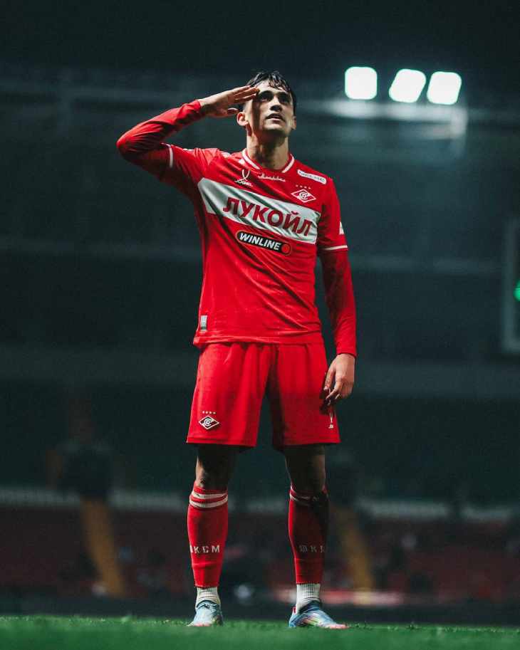 Пабло Солари празднует забитый гол