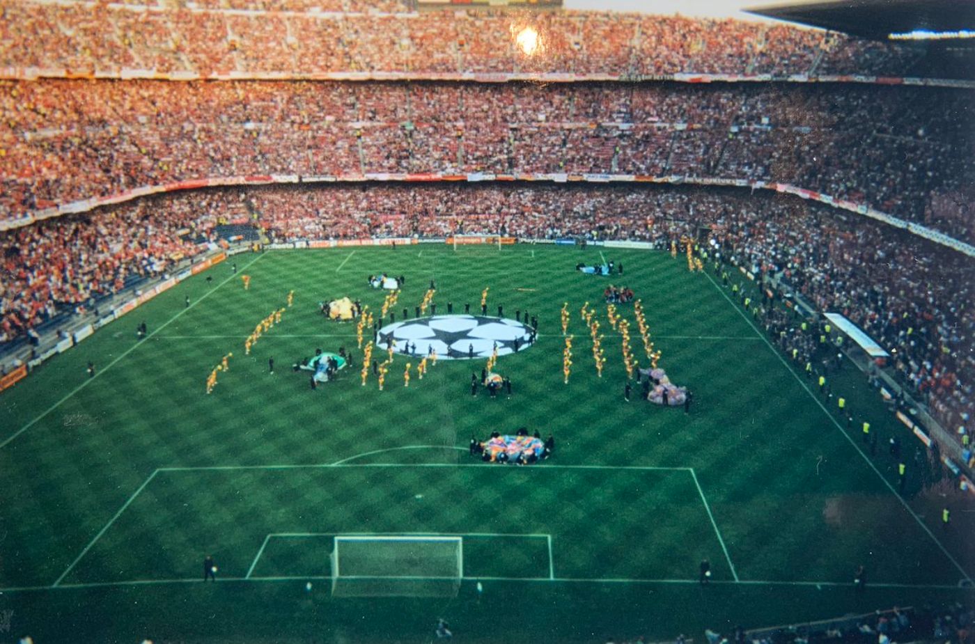 Стадион «Камп Ноу» во время финала ЛЧ между «МЮ» и «Баварией» в 1999 году