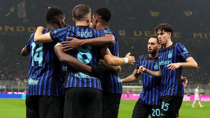 Игроки «Интера» празднуют гол