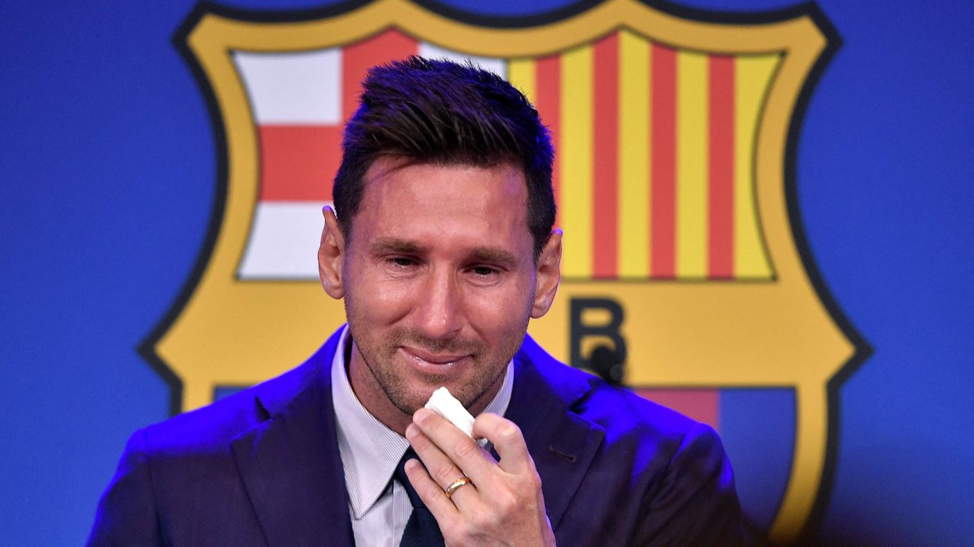 Лионель Месси во время прощальной пресс-конференции в «Барселоне», 2021 год
