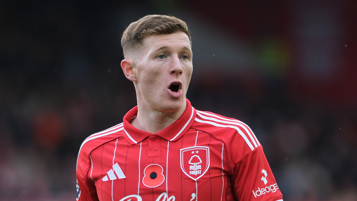 Эллиот Андерсон — полузащитник «Ноттингем Форест»