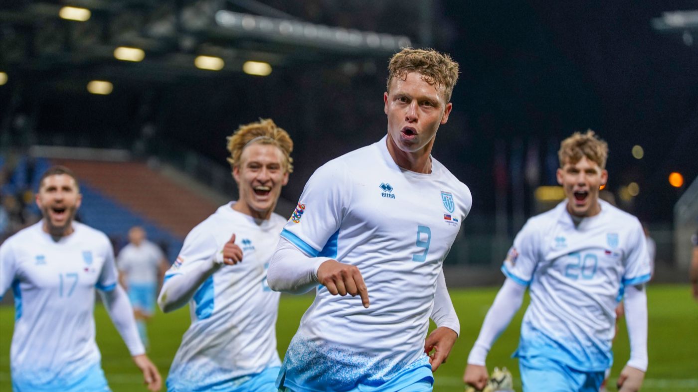 Сборная Сан-Марино после победы над Лихтенштейном в Лиге наций