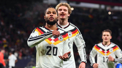 Серж Гнабри празднует гол