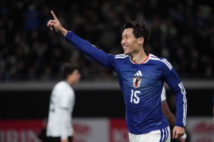 Камада празднует гол