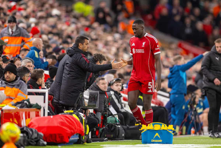 Конате уходит с поля