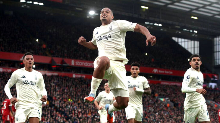 Мурильо празднует гол