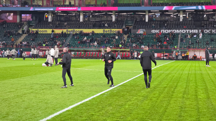 Судейская бригада на разминке