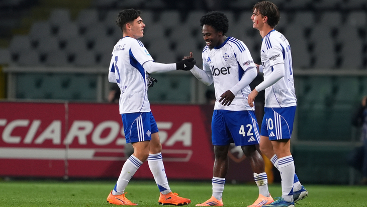 Джейден Аддай (в центре)