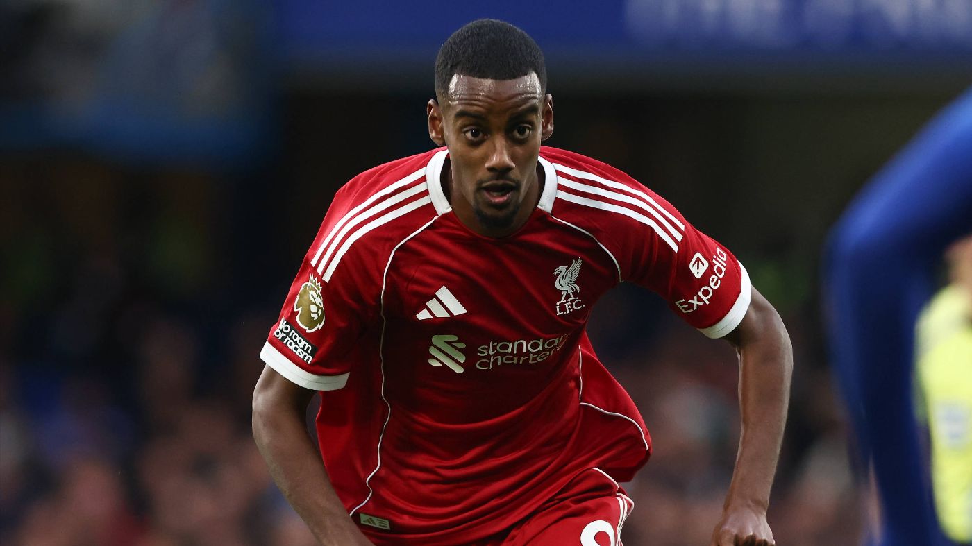 Александер Исак