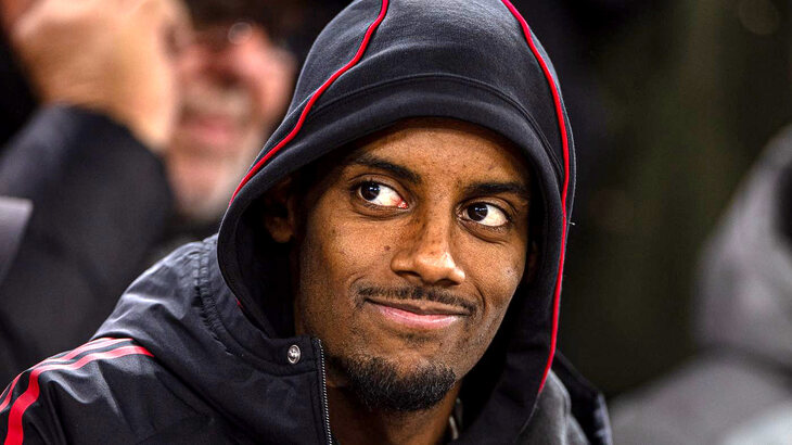 Александер Исак