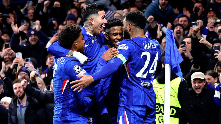 Игроки «Челси» празднуют гол