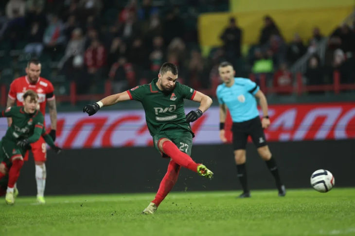 Гол Комличенко