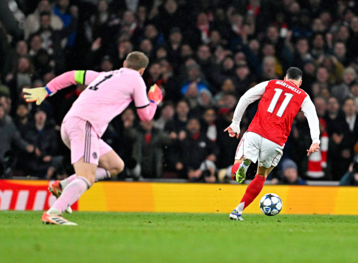 Мартинелли убегает от Нойера