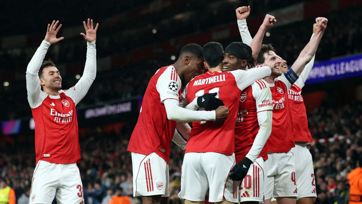 Игроки «Арсенала» празднуют гол