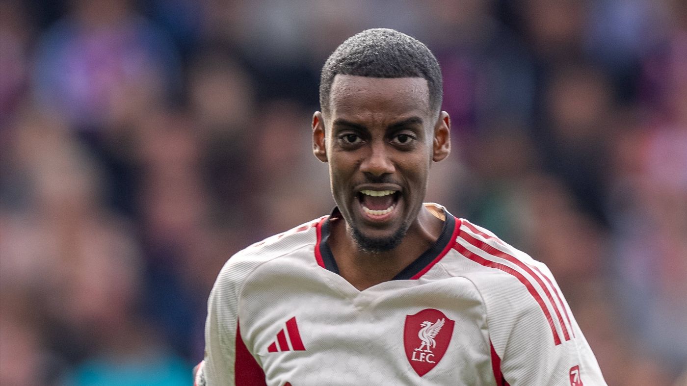 Александер Исак